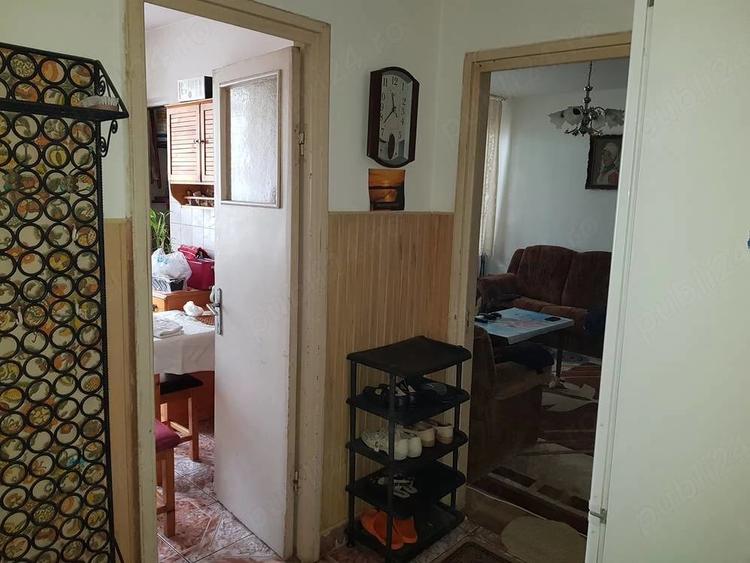 Apartament cu 3 camere semidecomandat în Central