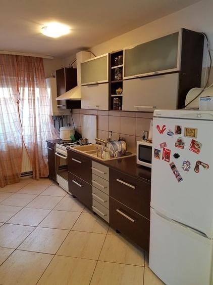 Casă individuală cu 5 camere cu Canalizare în Central