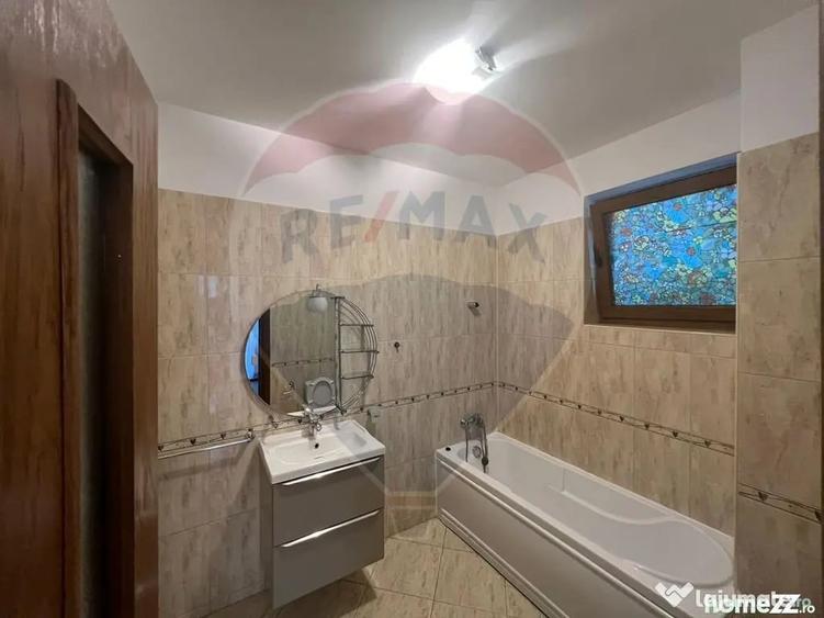 Apartament cu 3 camere semidecomandat în Domenii
