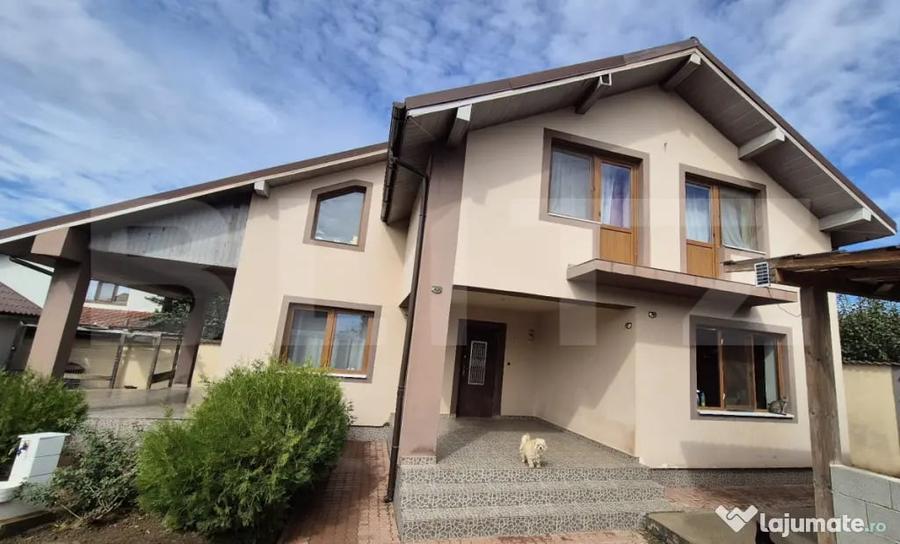 Casă cu 5 camere cu Teren 462 Mp în Malu Mare