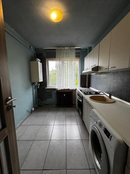Apartament cu 3 camere semidecomandat în Tătărași