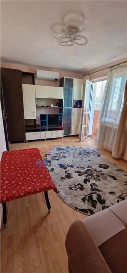Apartament cu 3 camere decomandat în Filiași
