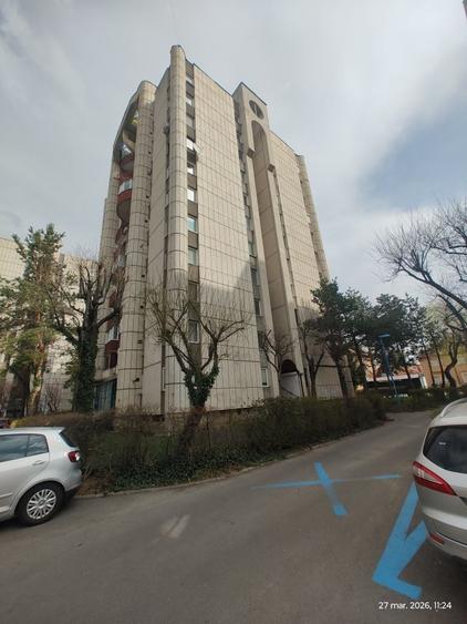 Apartament cu 3 camere decomandat în Drumul Carului