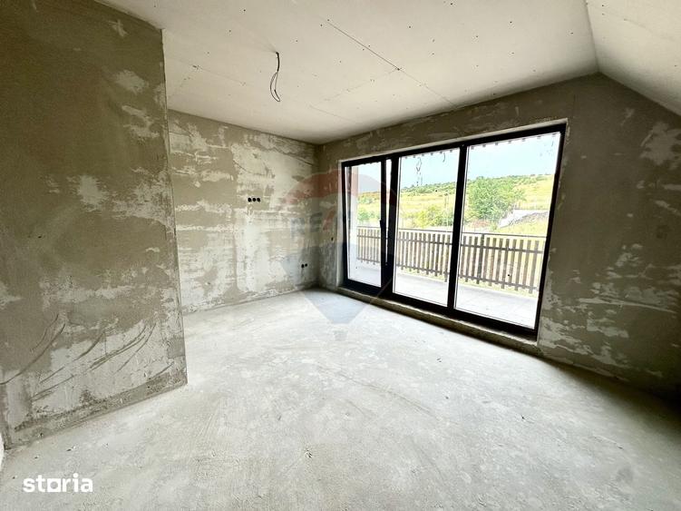 Casă cu 5 camere cu Teren 900 Mp în Ciurila