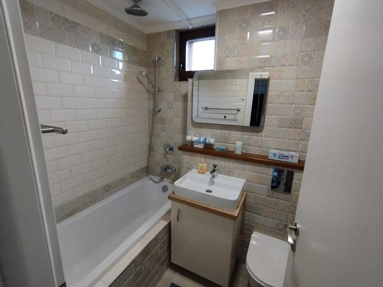Apartament cu 3 camere semidecomandat în Central