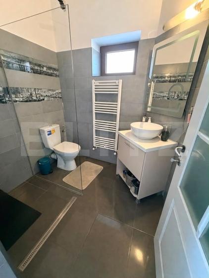 Casă individuală cu 5 camere cu Canalizare în Central