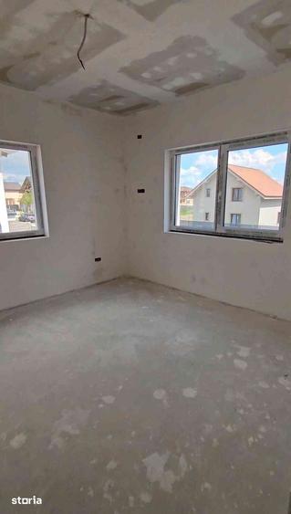 Casă cu 5 camere cu Teren 635 Mp în Giarmata