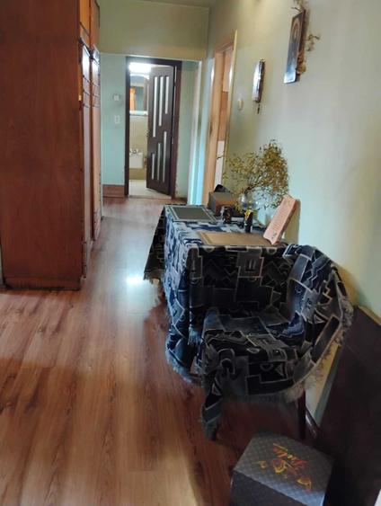 Apartament cu 4 camere decomandat în Florești