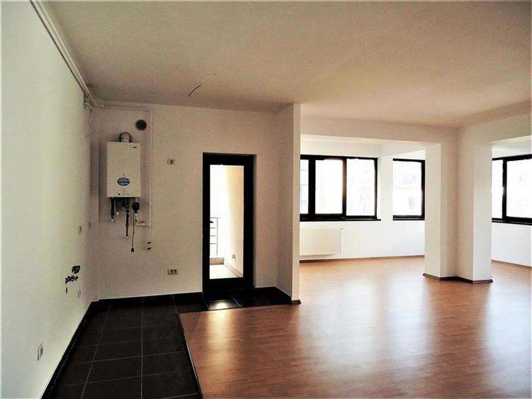 Apartament cu 3 camere semidecomandat, mobilat în Herăstrău