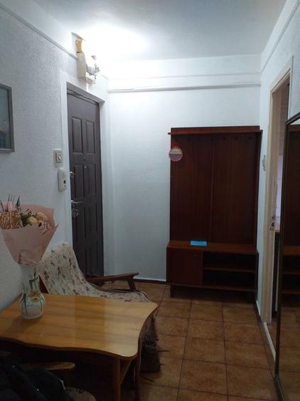 Apartament cu 2 camere semidecomandat în Podu Roș