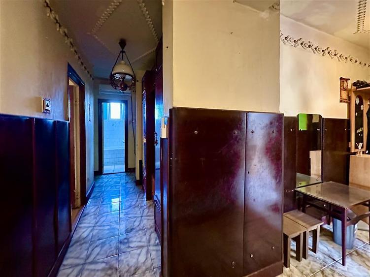 Apartament cu 4 camere decomandat în Central