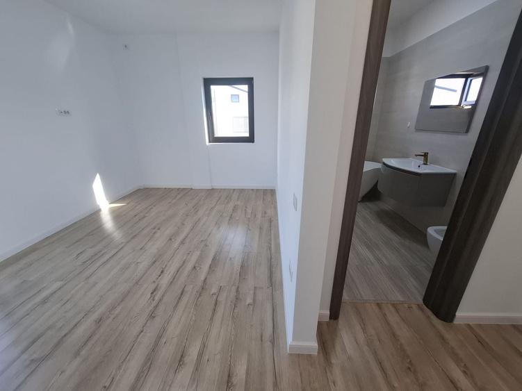 Casă individuală cu 5 camere cu Canalizare în Tunari