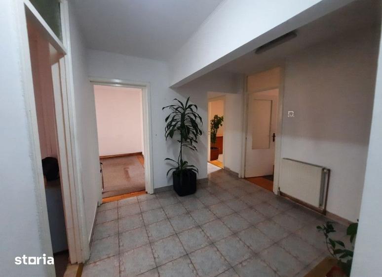 Spațiu comercial, de 84 mp, în Central