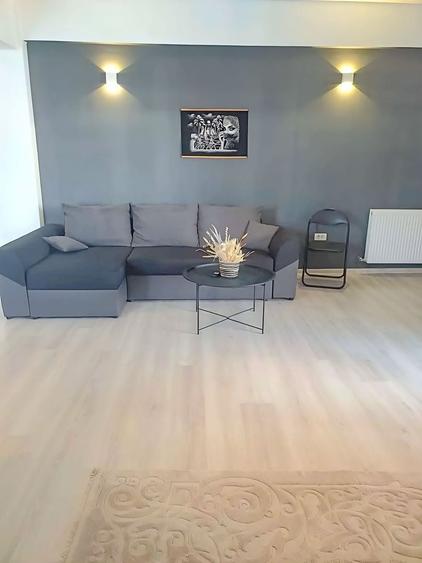 Apartament cu 3 camere decomandat, mobilat în Central