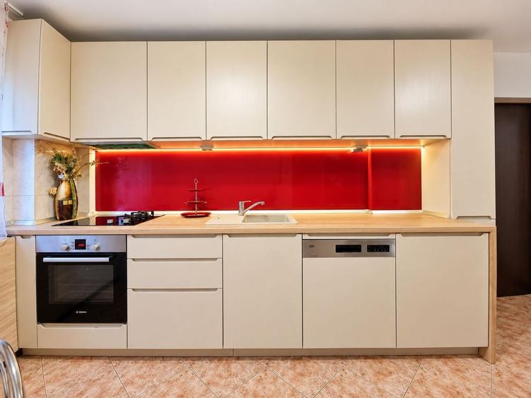 Apartament cu 3 camere semidecomandat, mobilat în Gheorgheni