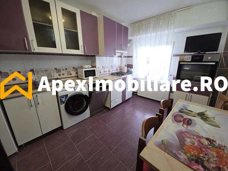 Apartament cu 3 camere decomandat, mobilat în Tineretului