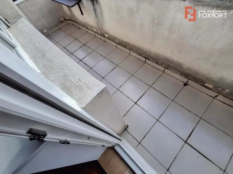 Apartament cu 3 camere decomandat, mobilat în Crișan