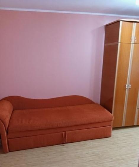 Apartament cu 3 camere semidecomandat, mobilat în Sălăjan