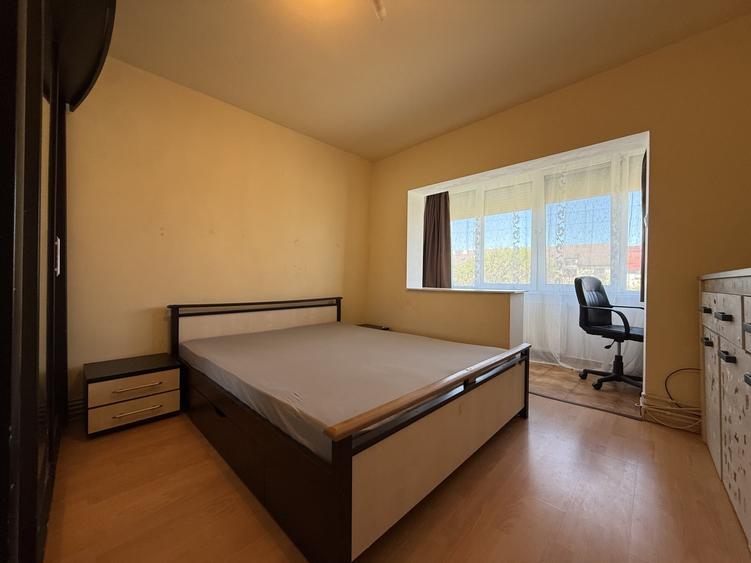 Apartament cu 3 camere decomandat, mobilat în Lipovei