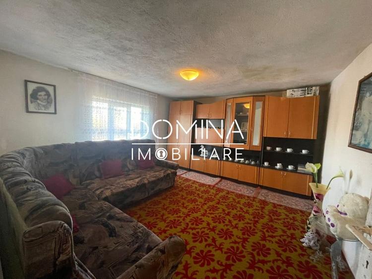 Casă individuală cu 7 camere cu Teren 998 Mp în Drăguțești