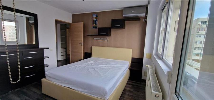 Apartament cu 3 camere semidecomandat, mobilat în Dristor