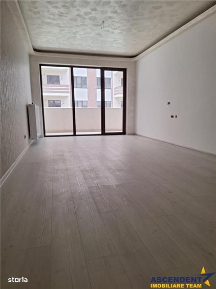 Apartament cu 2 camere decomandat în Tractorul