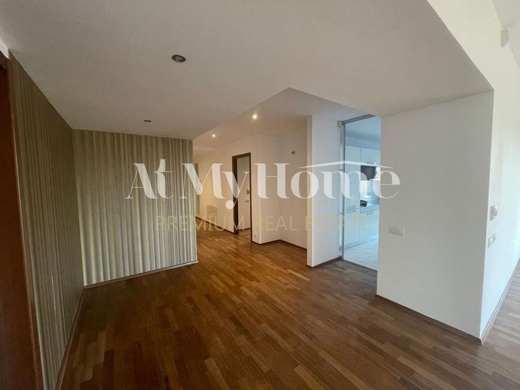 Apartament cu 4 camere decomandat, mobilat în Băneasa
