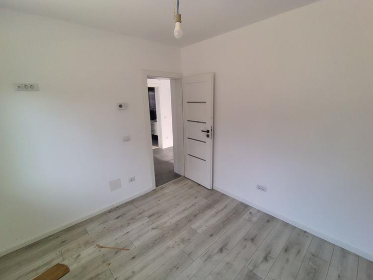 Casă cu 4 camere în Valea Adâncă