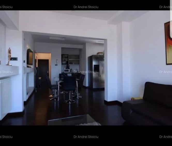 Apartament cu 3 camere semidecomandat, mobilat în Romană