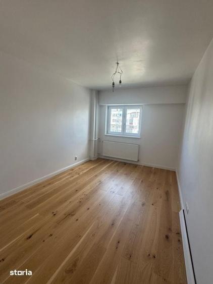 Apartament cu 3 camere decomandat în Calea București