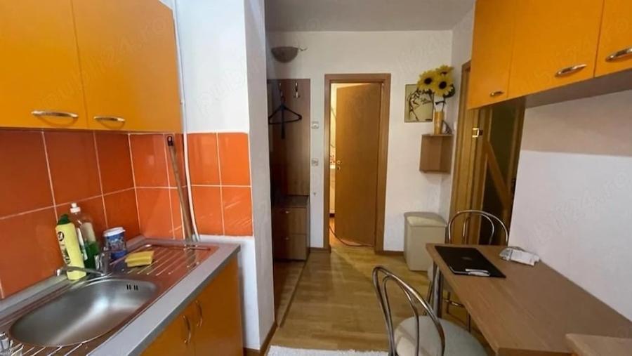 Garsonieră decomandată în Central