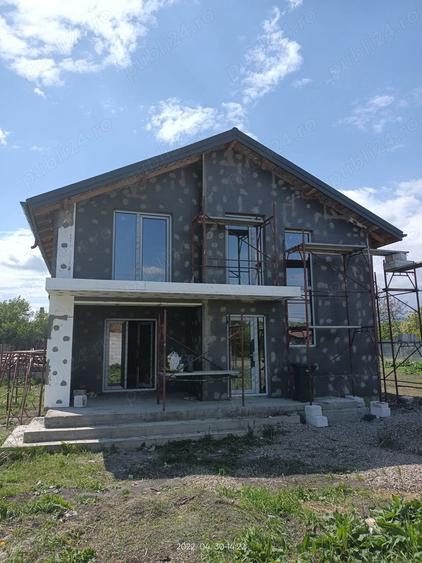 Casă cu 6 camere cu Teren 1200 Mp în Colceag