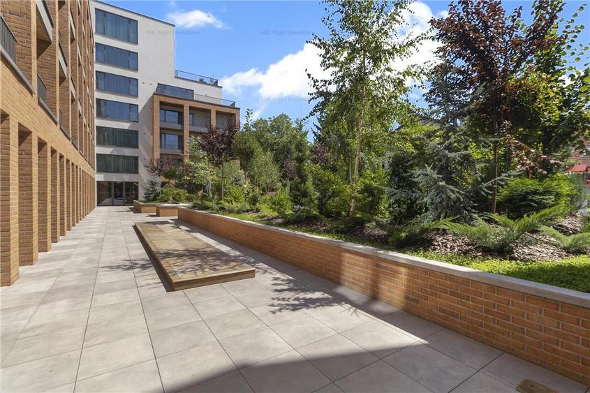 Apartament cu 3 camere decomandat, mobilat în Central