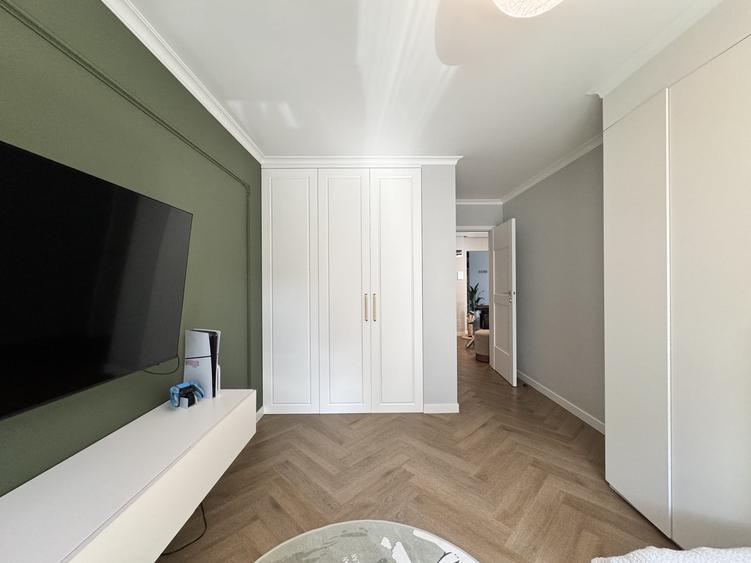 Apartament cu 3 camere semidecomandat, mobilat în Florești