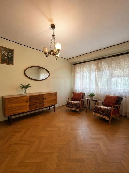 Apartament cu 2 camere semidecomandat în Piața Centrală