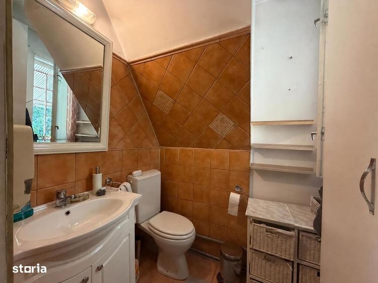 Casă cu 4 camere cu Teren 200 Mp în Central