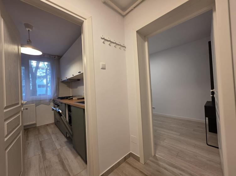 Apartament cu 3 camere semidecomandat în Balta Albă