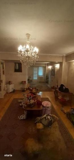 Casă cu 7 camere cu Teren 169 Mp în Central
