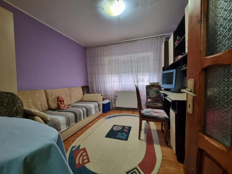 Apartament cu 3 camere decomandat, mobilat în Banca Națională