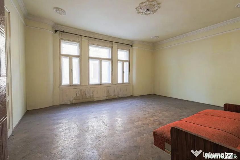 Casă cu 12 camere cu Teren 565 Mp în Ultracentral