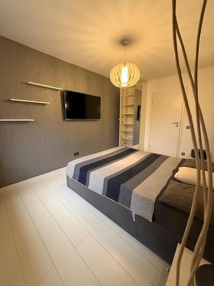 Apartament cu 5 camere decomandat în Drumul Taberei