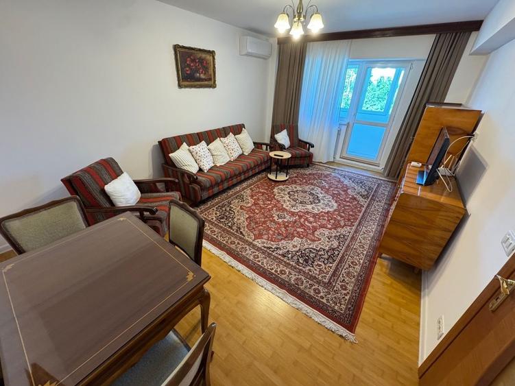 Apartament cu 2 camere decomandat, mobilat în Central