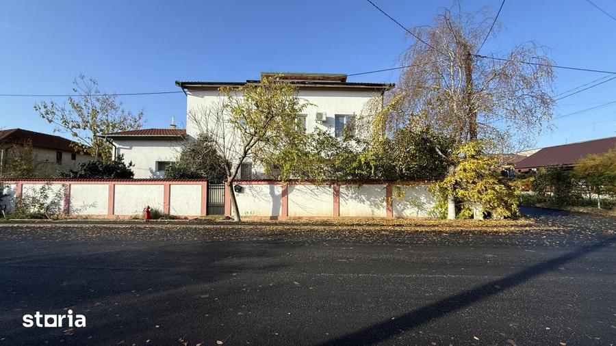 Casă cu 10 camere cu Teren 1569 Mp în Central