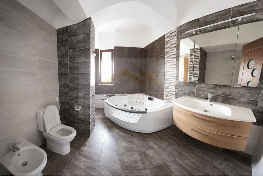 Duplex cu 3 camere cu Canalizare în Central