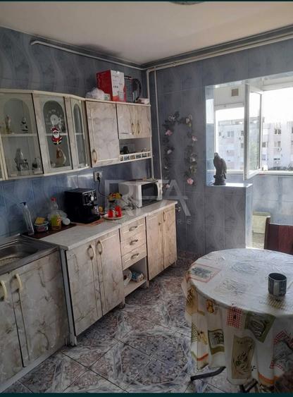 Apartament cu 3 camere decomandat, mobilat în Berceni