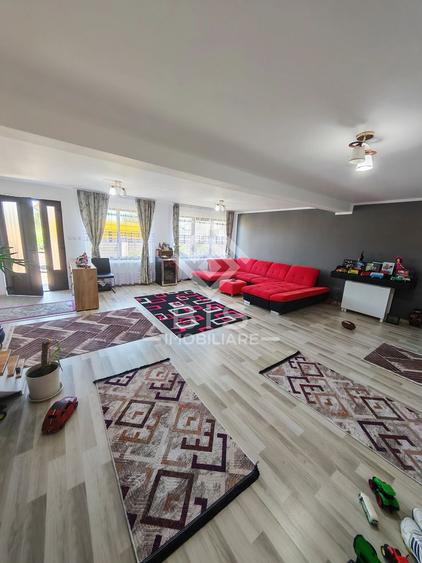 Duplex cu 4 camere cu Canalizare în Sud-Est