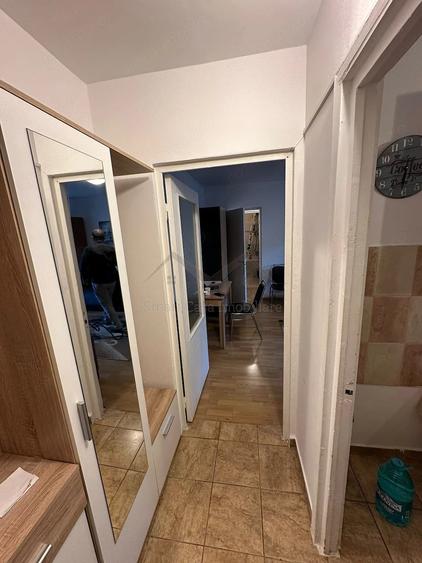 Apartament cu 2 camere semidecomandat în Filiași