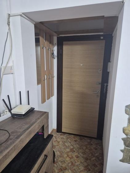 Apartament cu 3 camere decomandat, mobilat în Crângași
