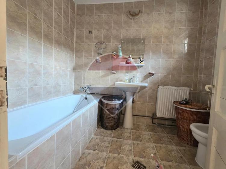 Casă cu 3 camere cu Teren 378 Mp în Central