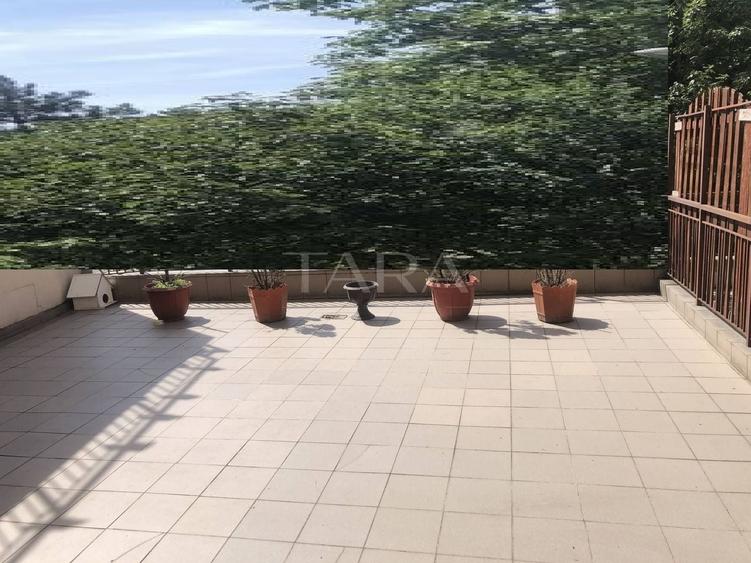 Apartament cu 3 camere, mobilat în Zorilor
